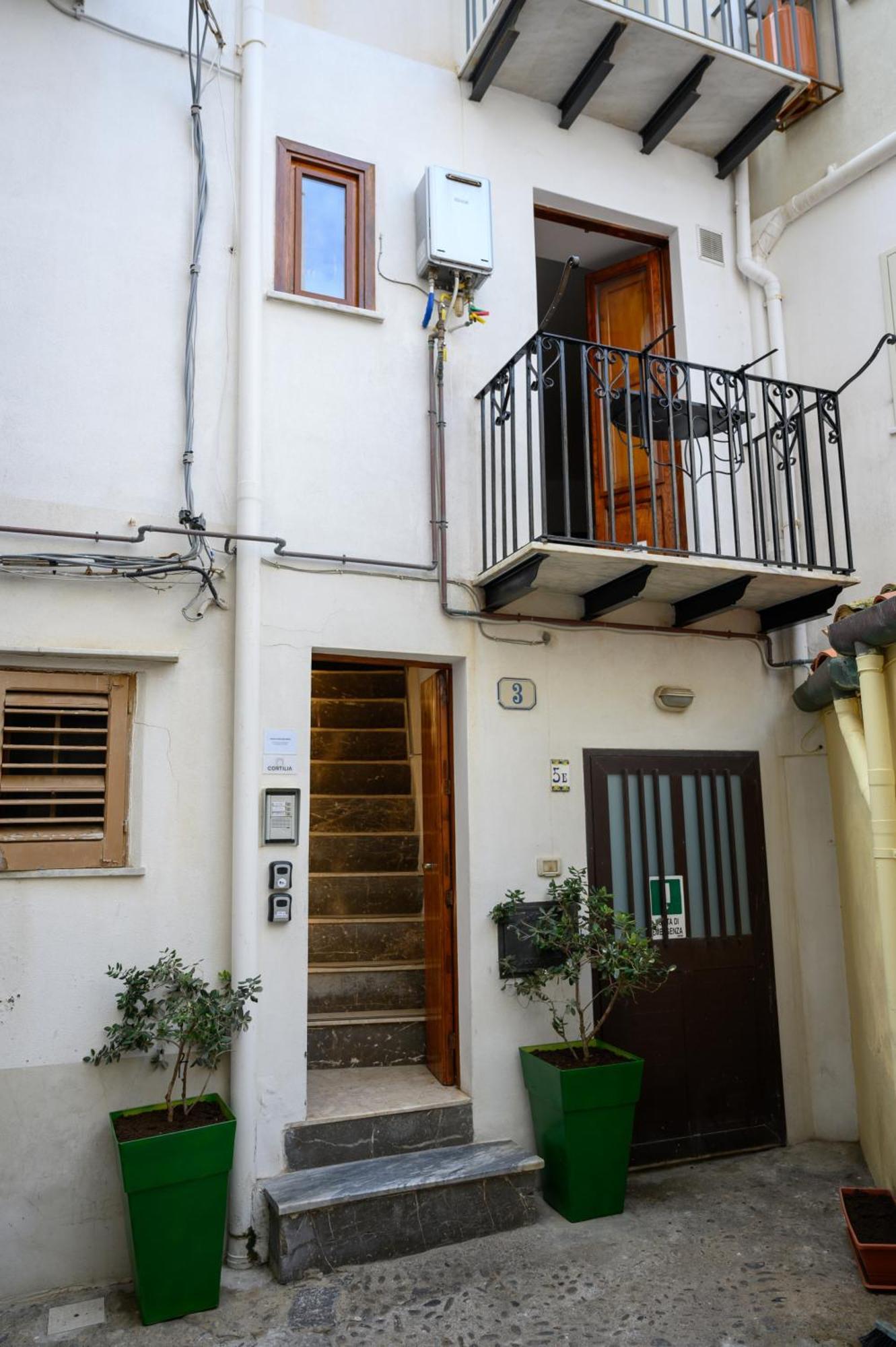 Cortilia Holiday House เชฟาลู ภายนอก รูปภาพ