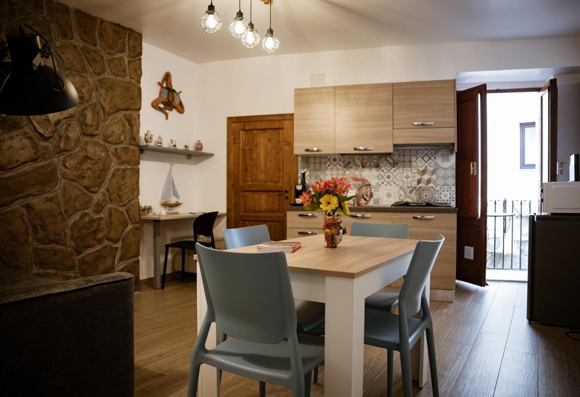 Cortilia Holiday House เชฟาลู ภายนอก รูปภาพ